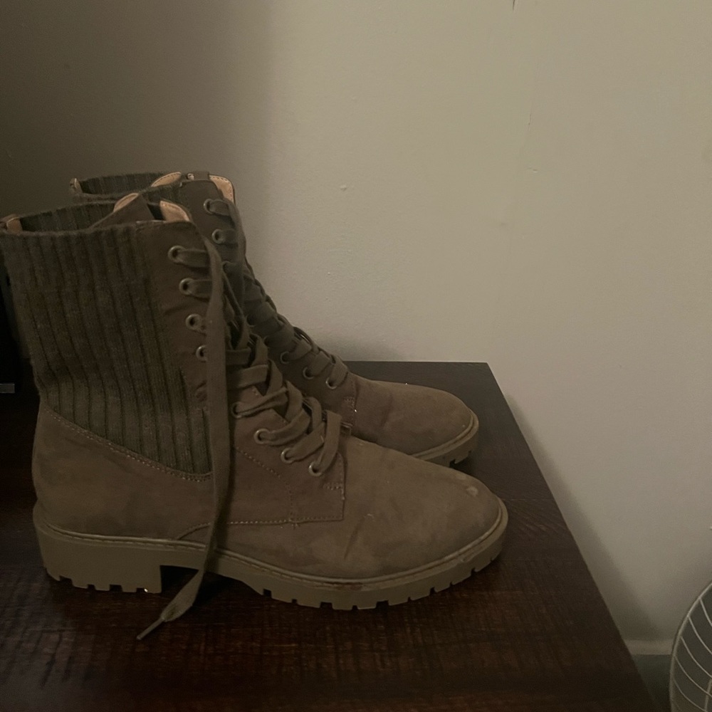 Womens crown and ivy boots
